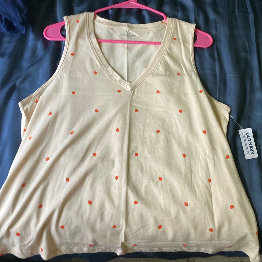 New old navy tank cream with strawberries size lg